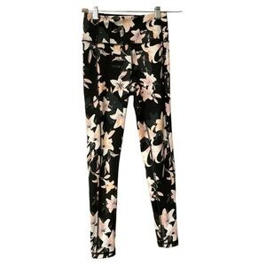 Victoria’s Secret Incredible‎ Essential Leggings Floral Side Pocket Black Size 2